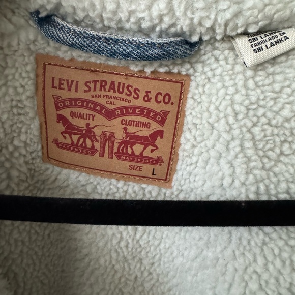 BNWOT Levi’s Original Sherpa Trucker Jacket, Women’s, Size L - Picture 4 of 5